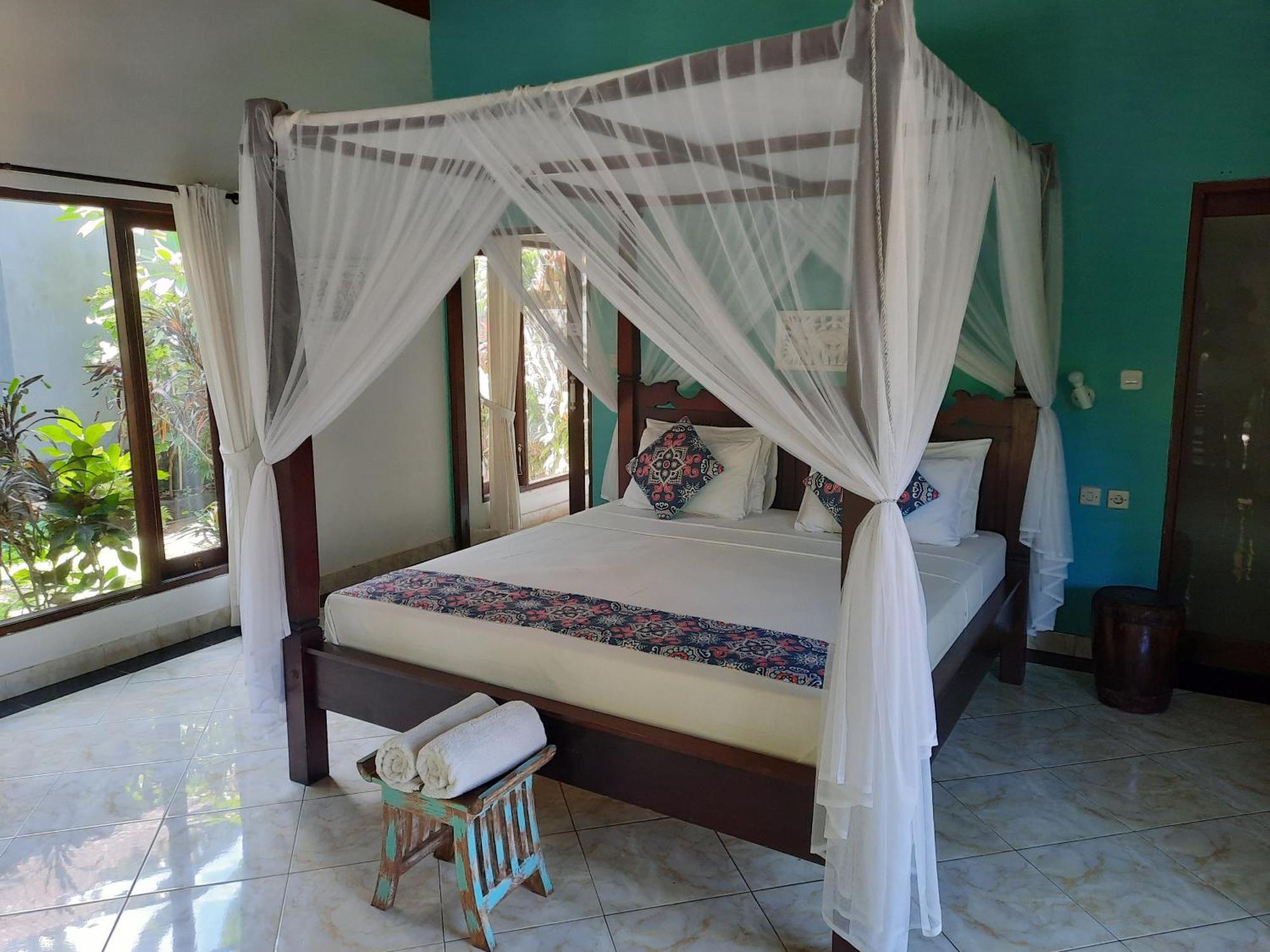 Kirana Homestay Amed Esterno foto